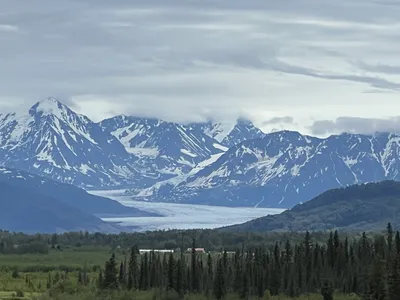 Knik River and Glacier (photo)